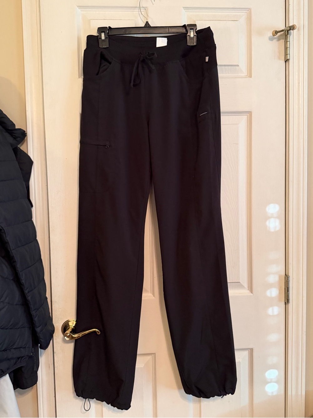 Women’s size medium tall black Cherokee infinity scrub pants